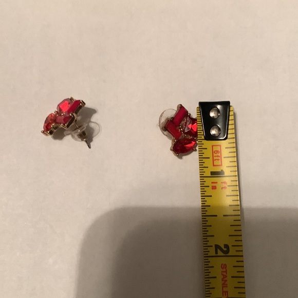 Never worn pretty red studs - Picture 5 of 5